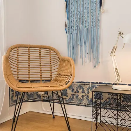 Blue Tiles In Center شقة *