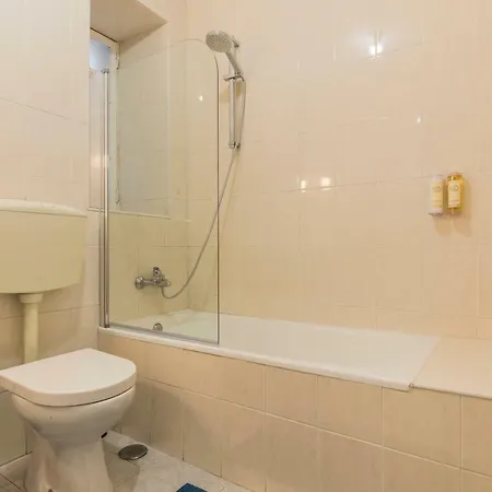 Blue Tiles In Center リスボン