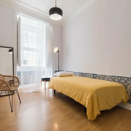 Blue Tiles In Center * リスボン