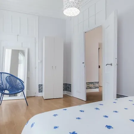 Blue Tiles In Center * リスボン