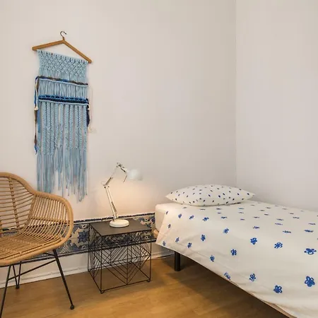 Blue Tiles In Center アパート *