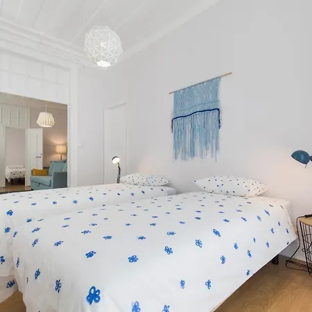 Lejlighed Blue Tiles In Center *
